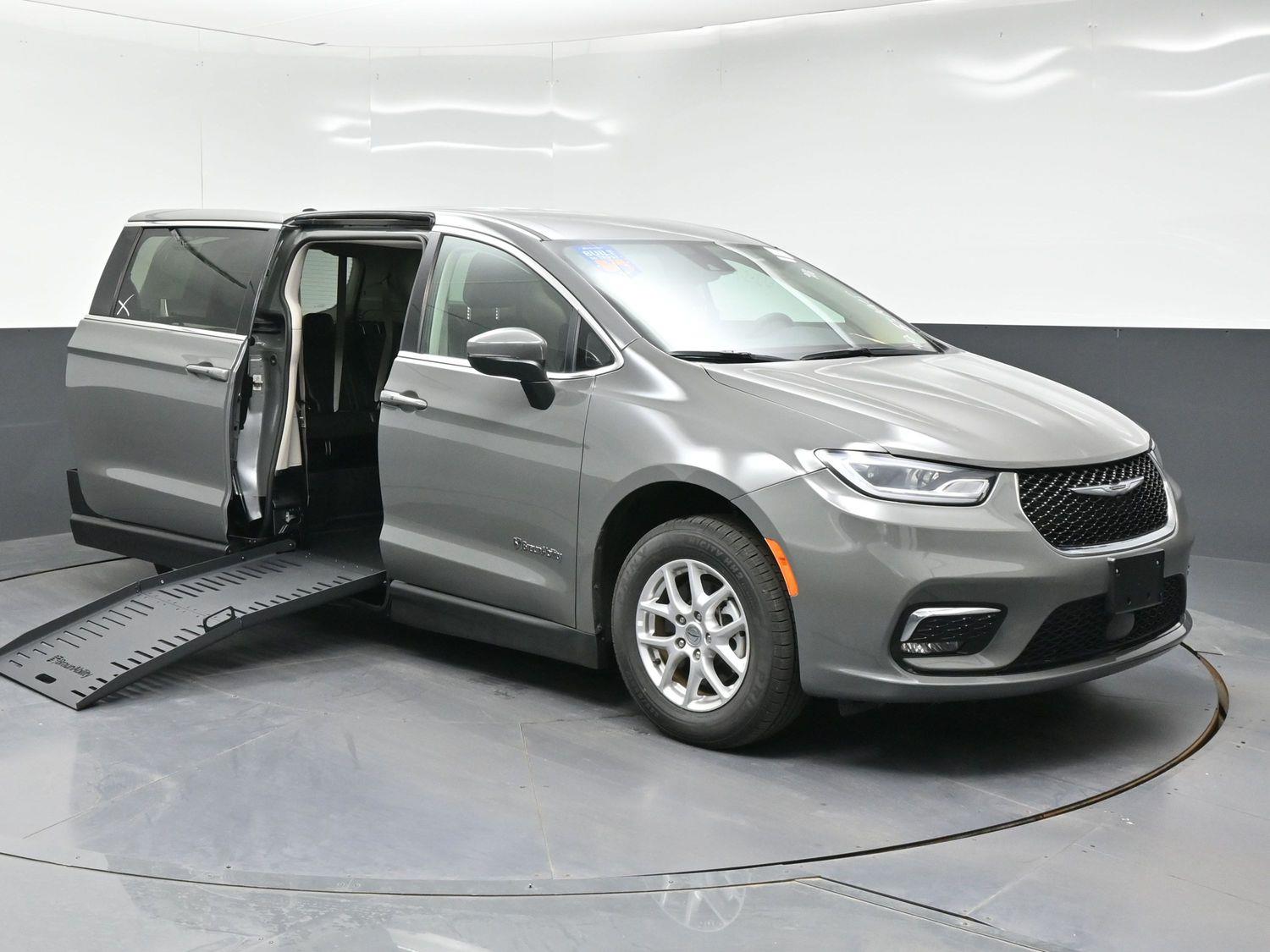 Pre-Owned 2023 Chrysler Pacifica Touring L
