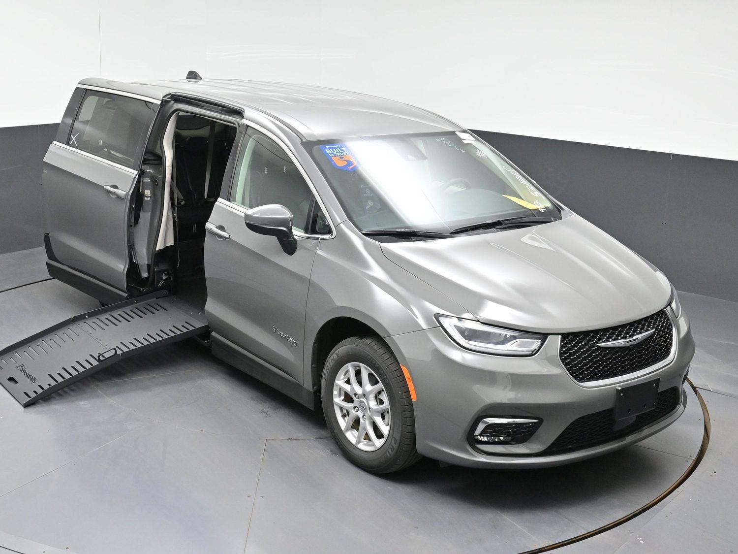 Pre-Owned 2023 Chrysler Pacifica Touring L