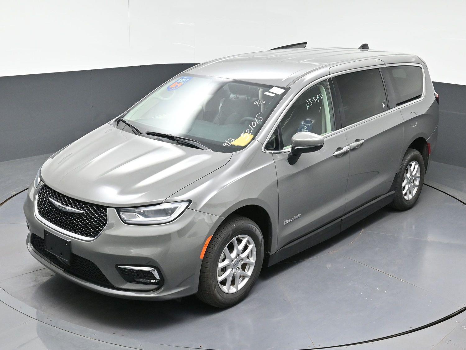 Pre-Owned 2023 Chrysler Pacifica Touring L
