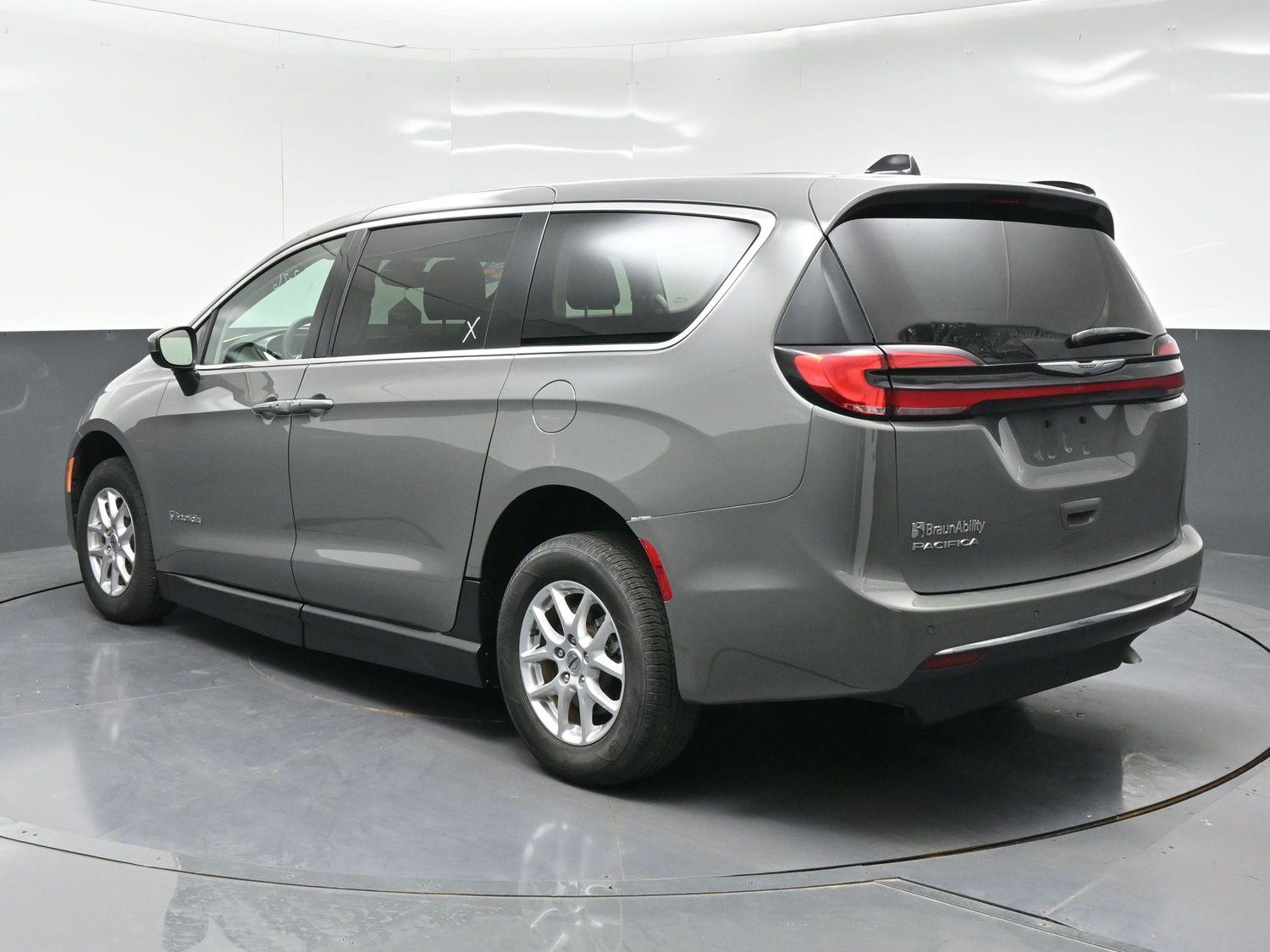 Pre-Owned 2023 Chrysler Pacifica Touring L
