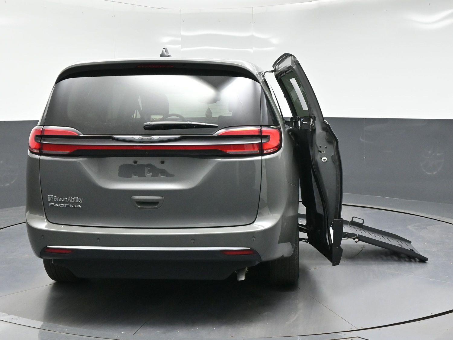 Pre-Owned 2023 Chrysler Pacifica Touring L