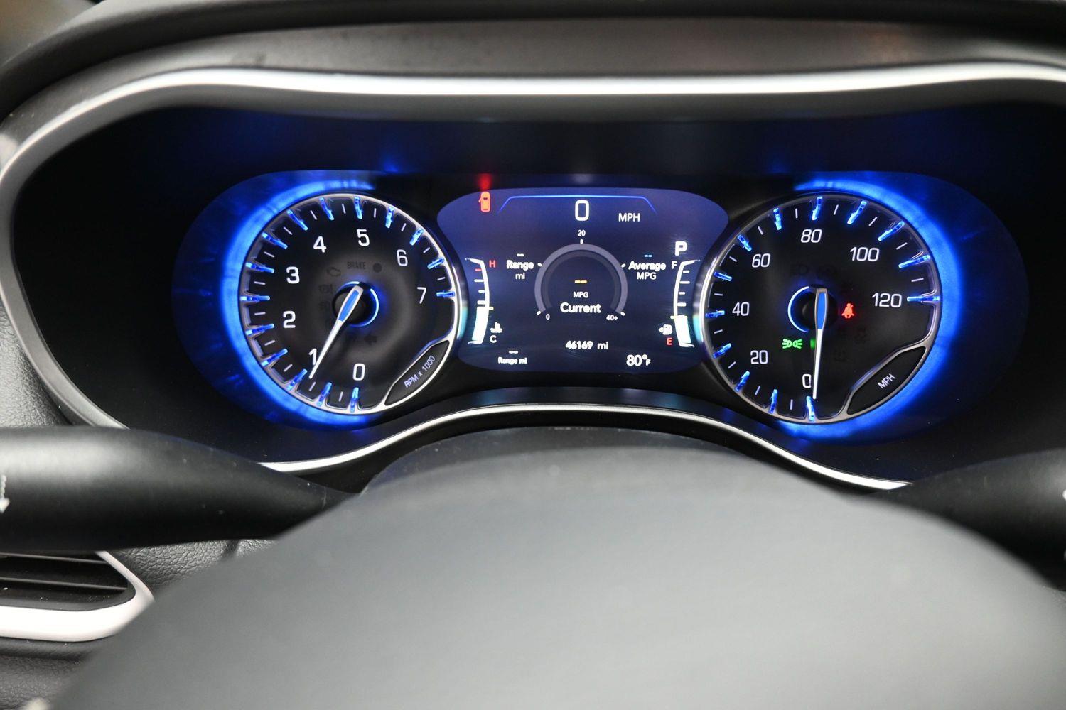 Certified Pre-Owned 2025 Chrysler Pacifica Select