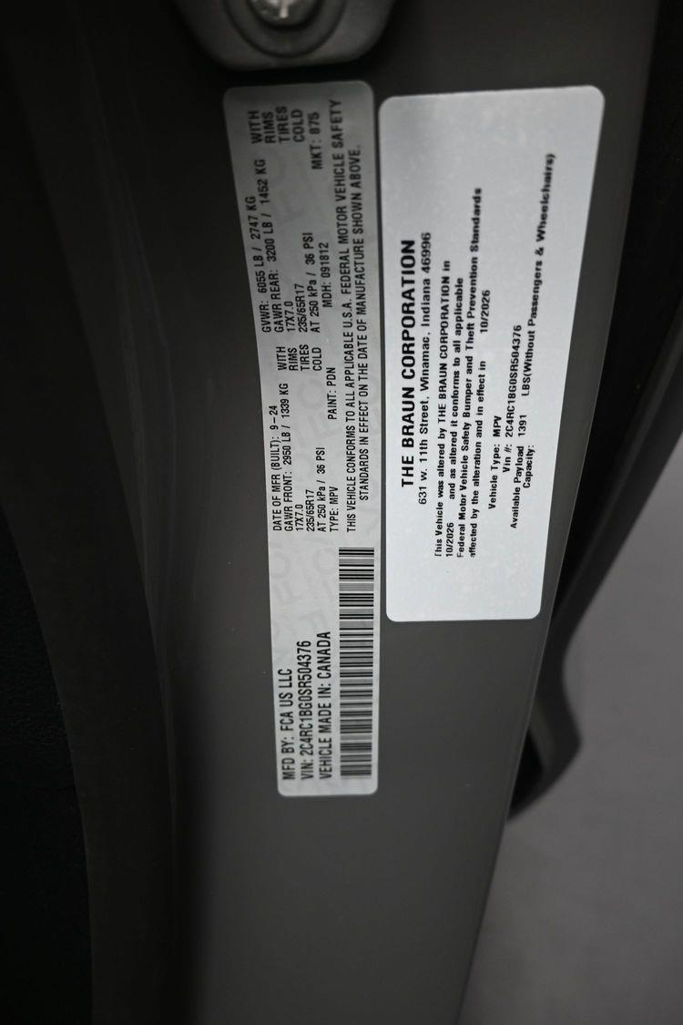 Certified Pre-Owned 2025 Chrysler Pacifica Select