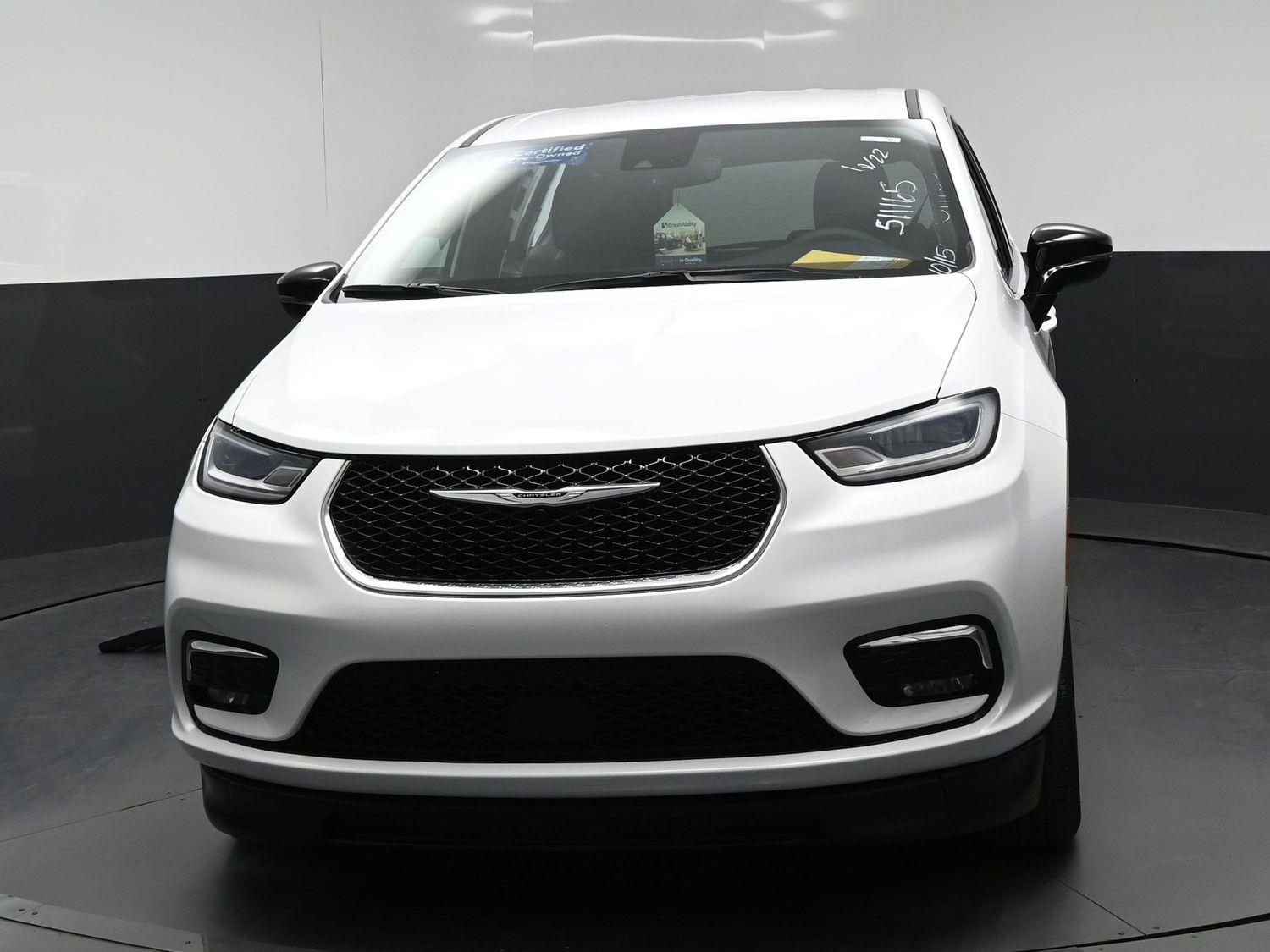 Certified Pre-Owned 2025 Chrysler Pacifica Select