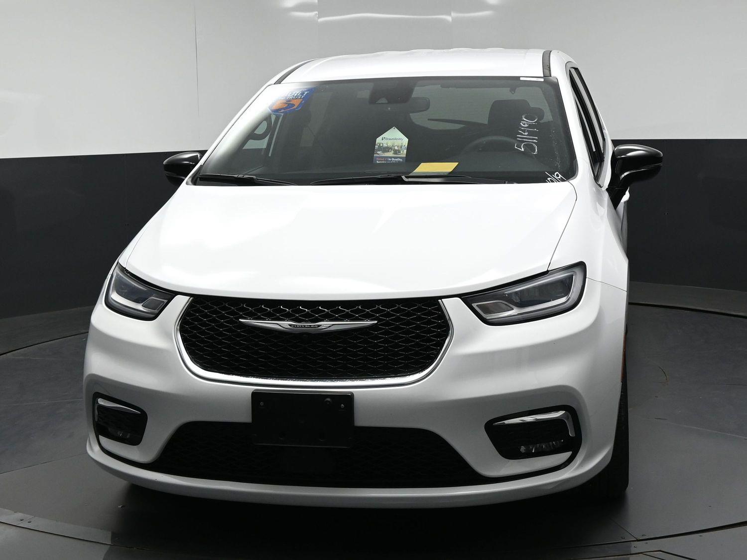 Pre-Owned 2025 Chrysler Pacifica Select