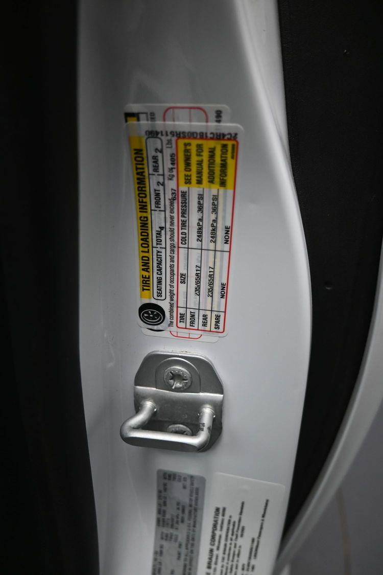 Pre-Owned 2025 Chrysler Pacifica Select