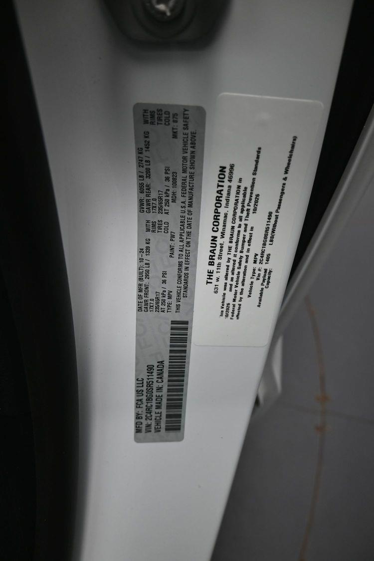 Pre-Owned 2025 Chrysler Pacifica Select