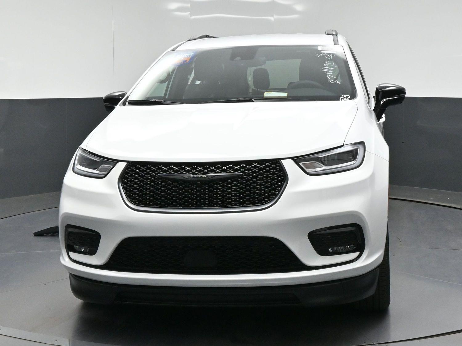 New 2026 Chrysler Pacifica Select