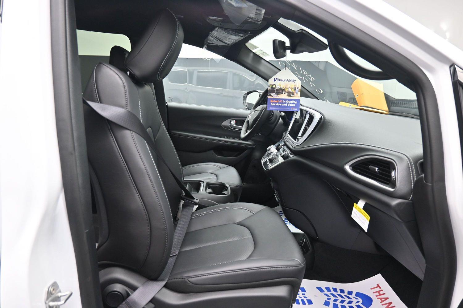 New 2027 Chrysler Pacifica Select