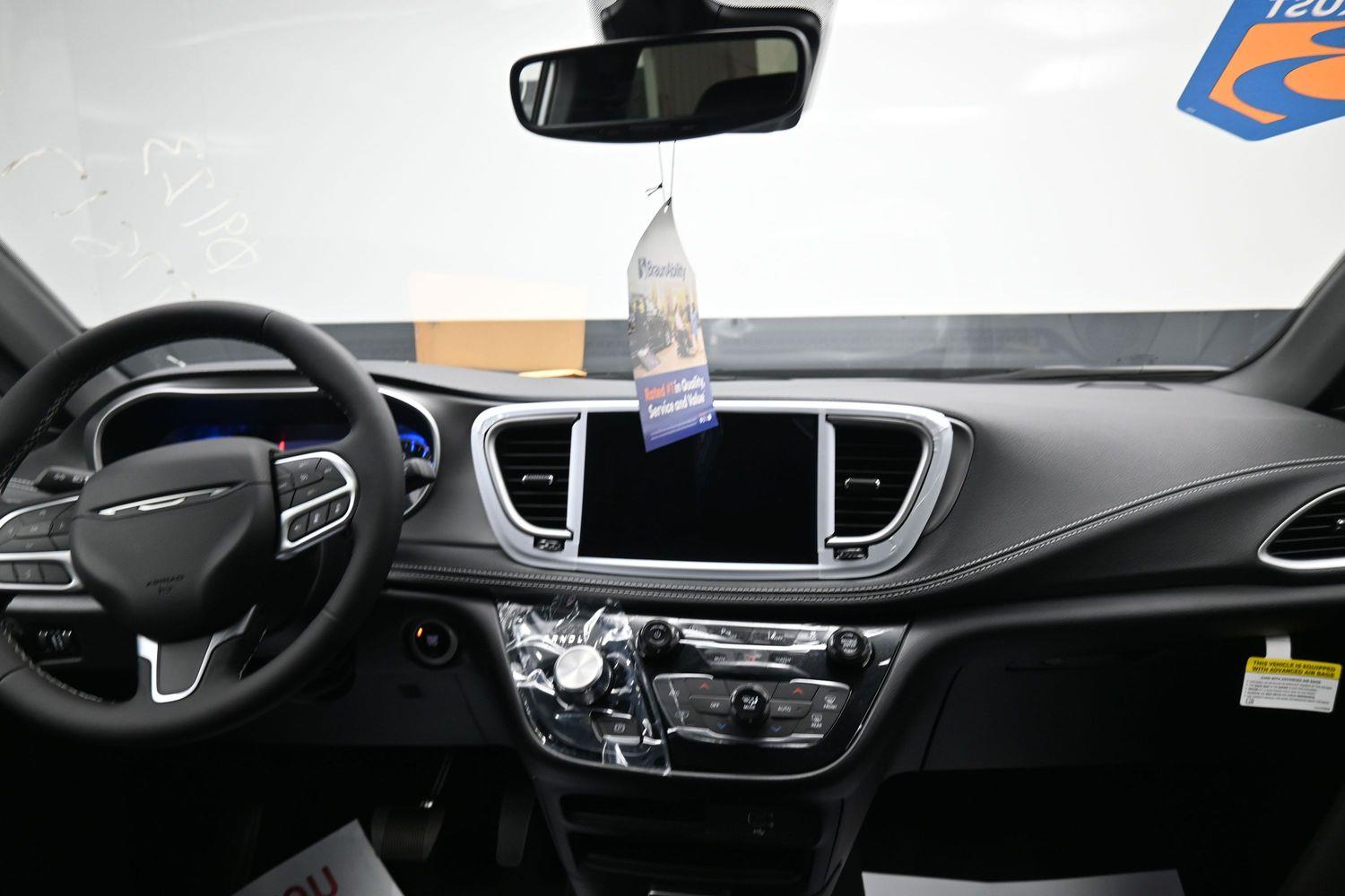 New 2027 Chrysler Pacifica Select