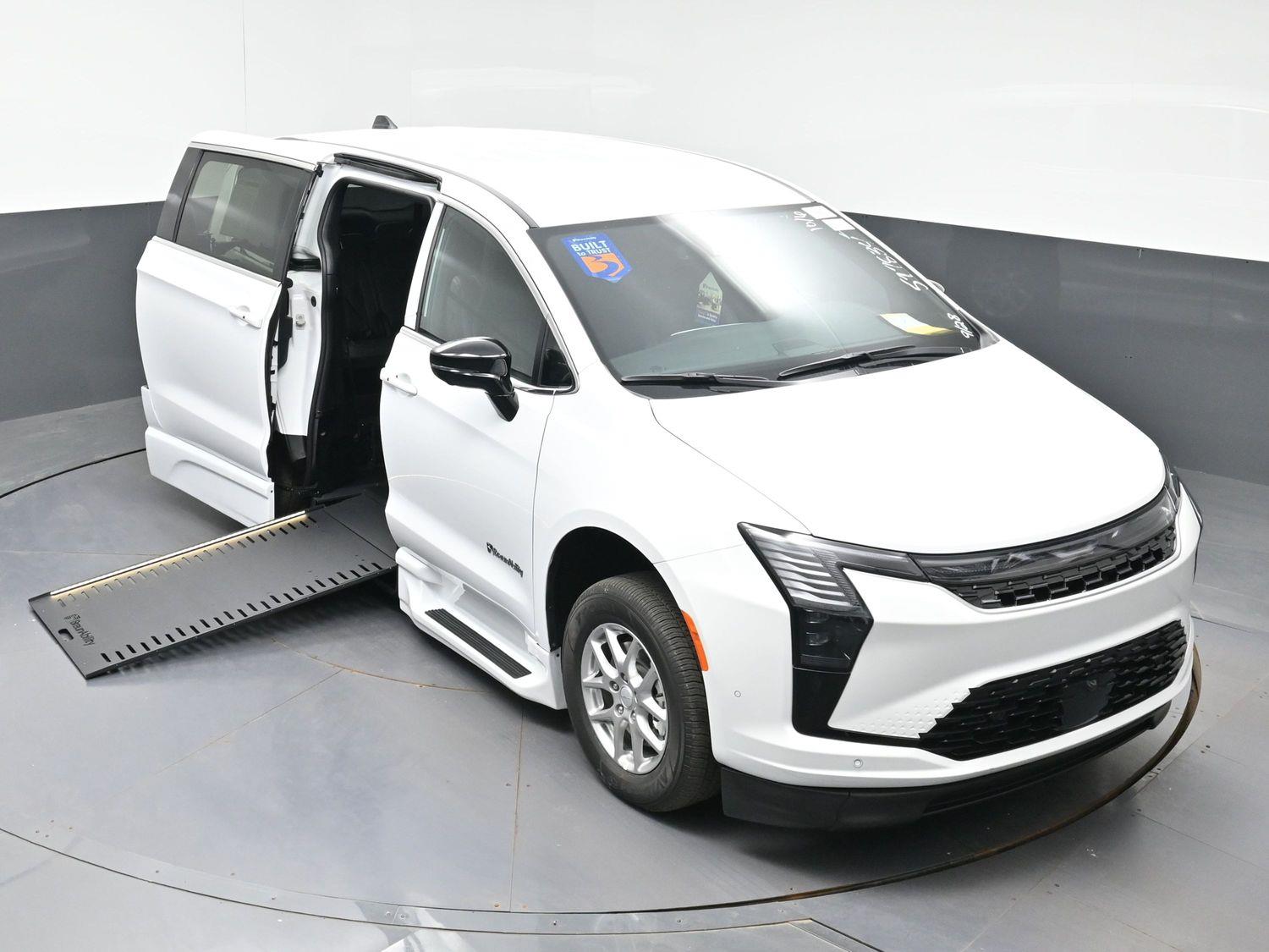 New 2027 Chrysler Pacifica Select