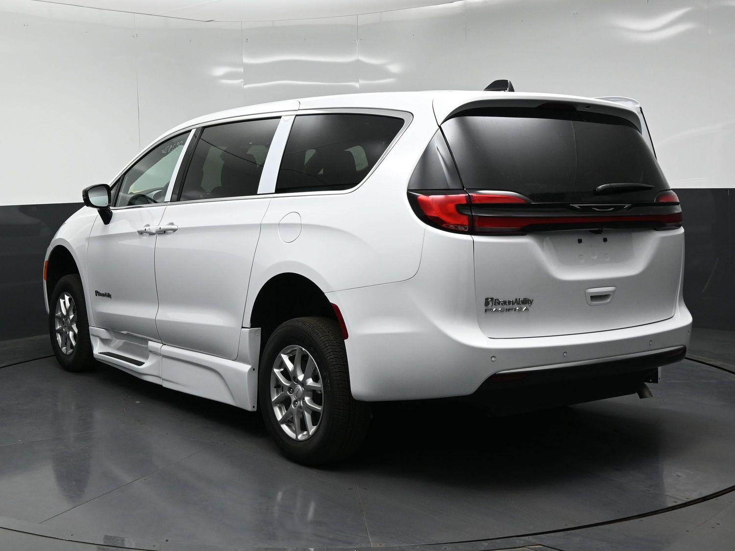 New 2027 Chrysler Pacifica Select