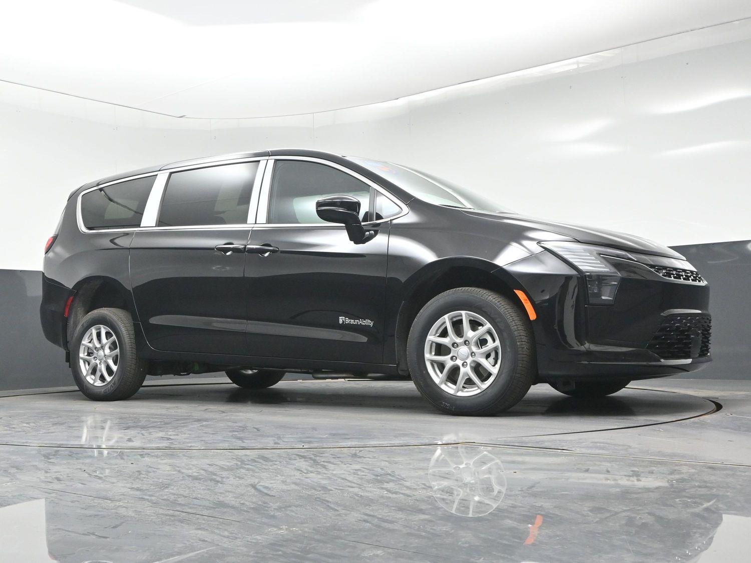 New 2027 Chrysler Pacifica Select