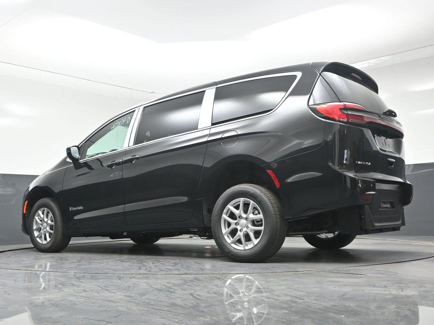 New 2027 Chrysler Pacifica Select