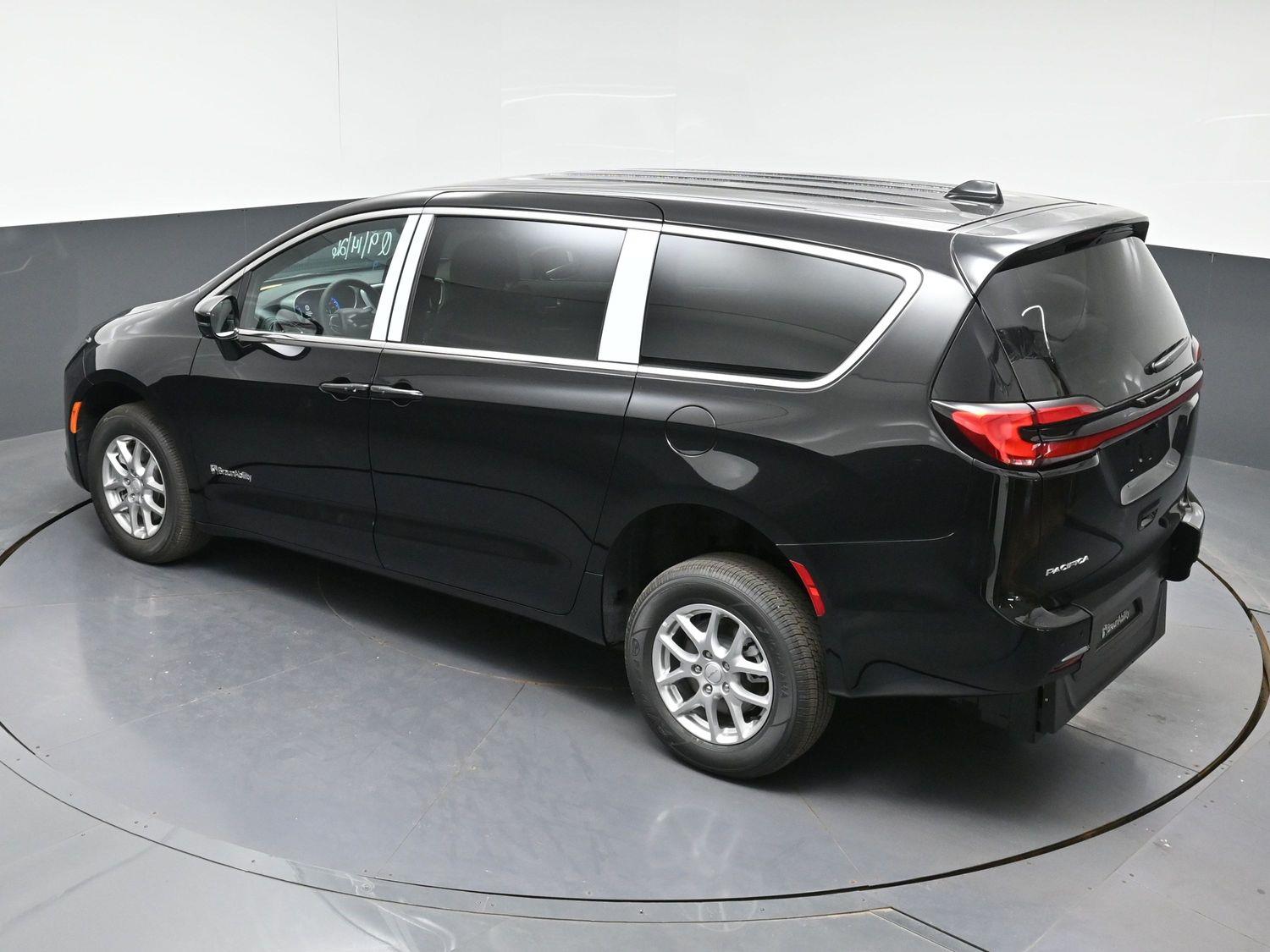 New 2027 Chrysler Pacifica Select