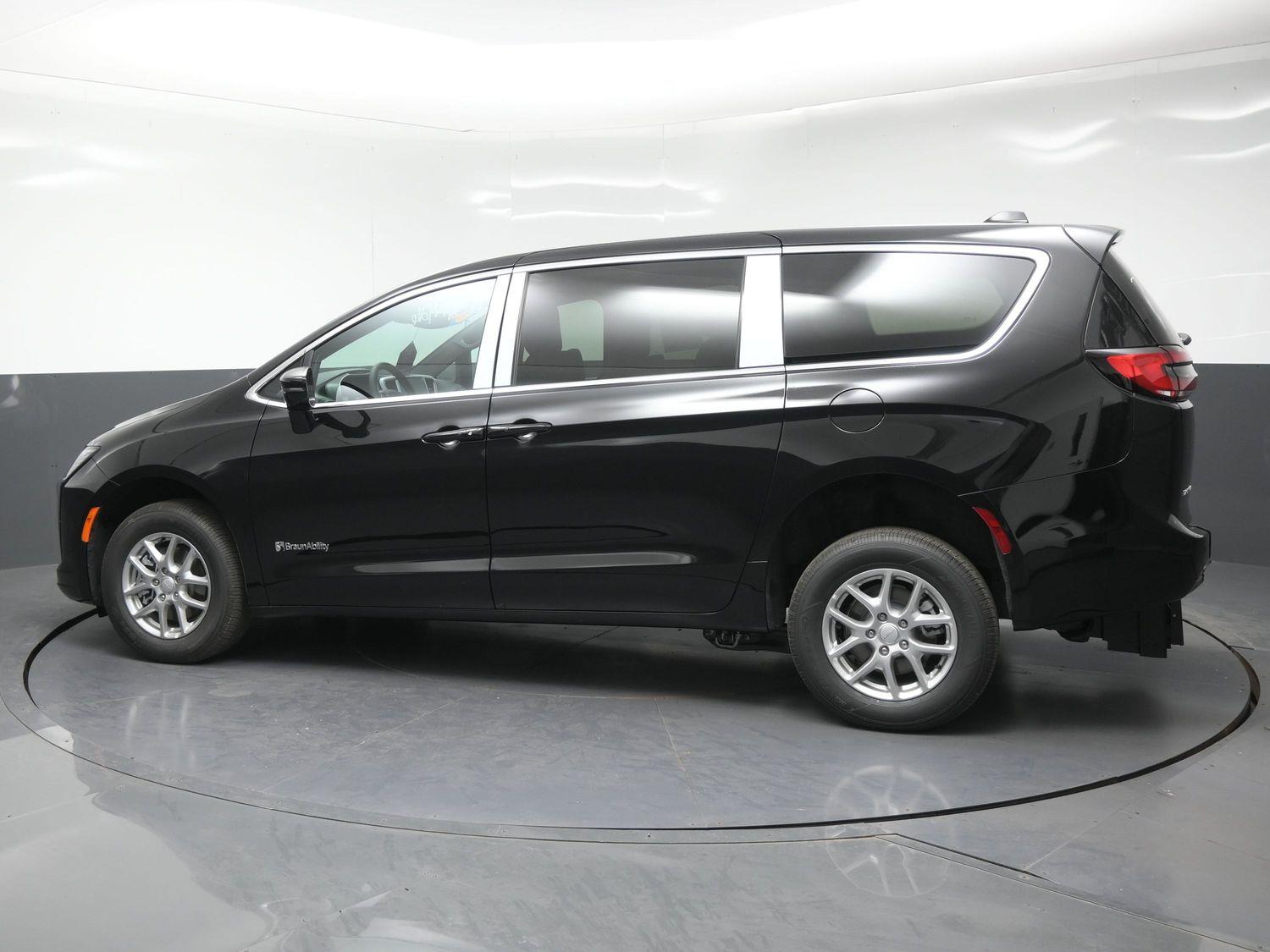 New 2027 Chrysler Pacifica Select
