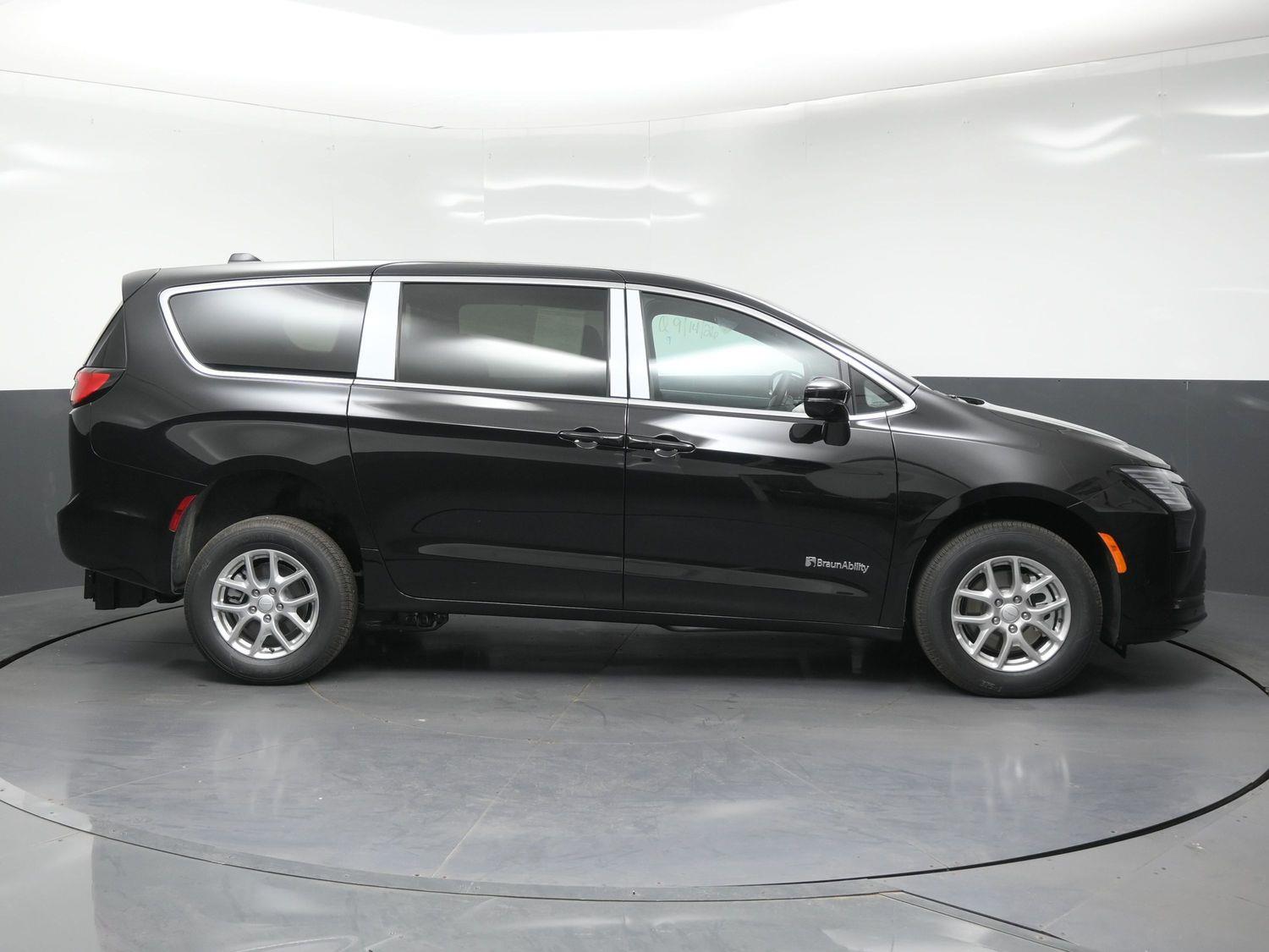 New 2027 Chrysler Pacifica Select