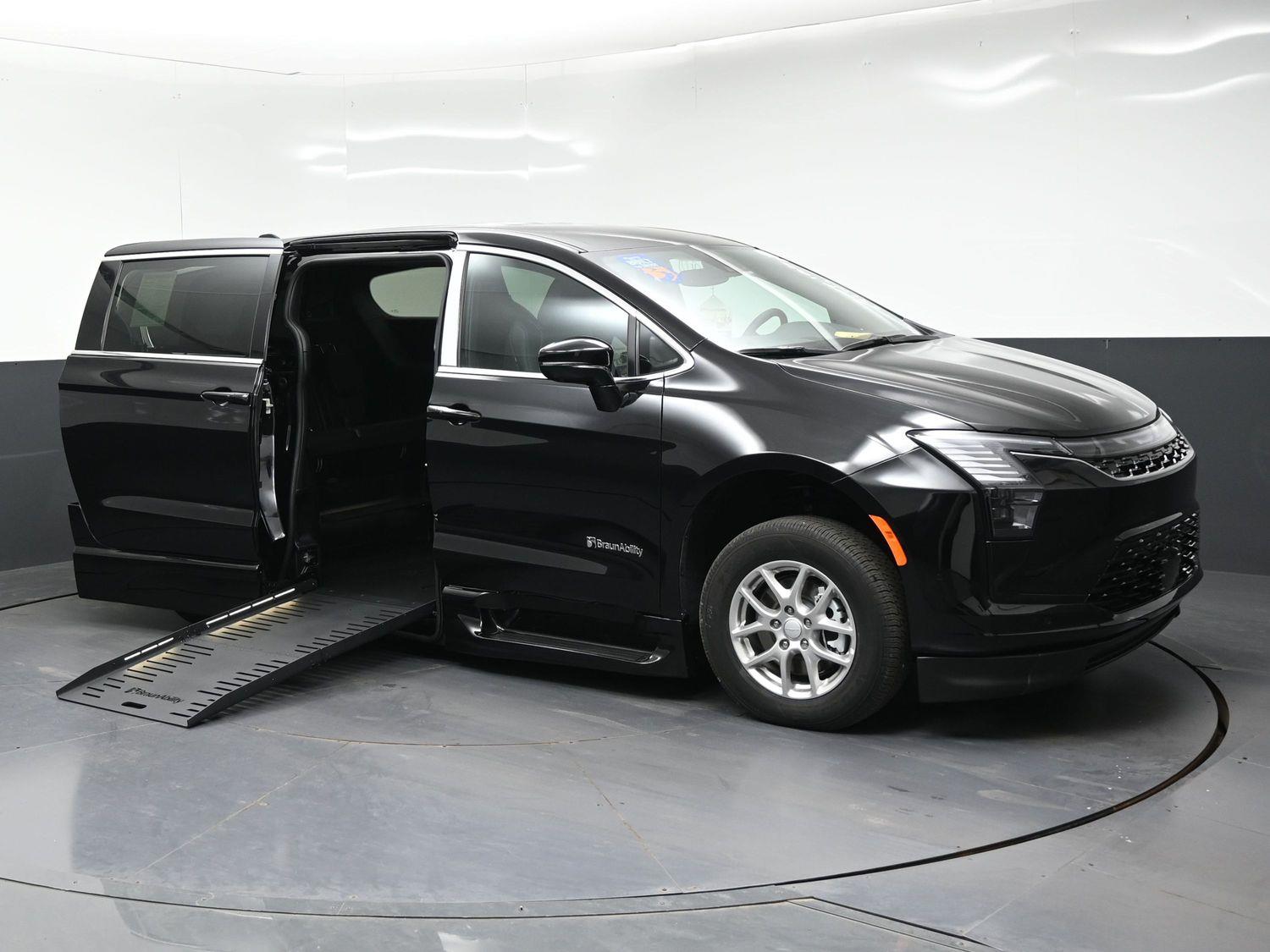 New 2027 Chrysler Pacifica Select