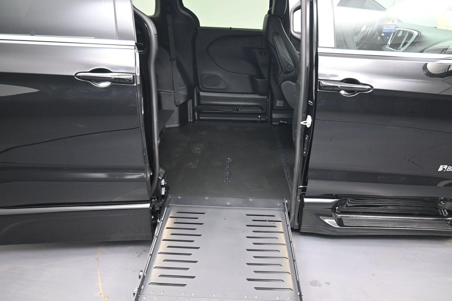New 2027 Chrysler Pacifica Select