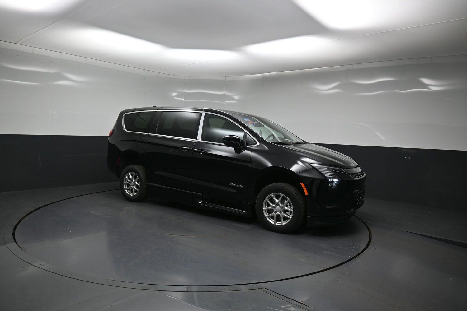 New 2027 Chrysler Pacifica Select