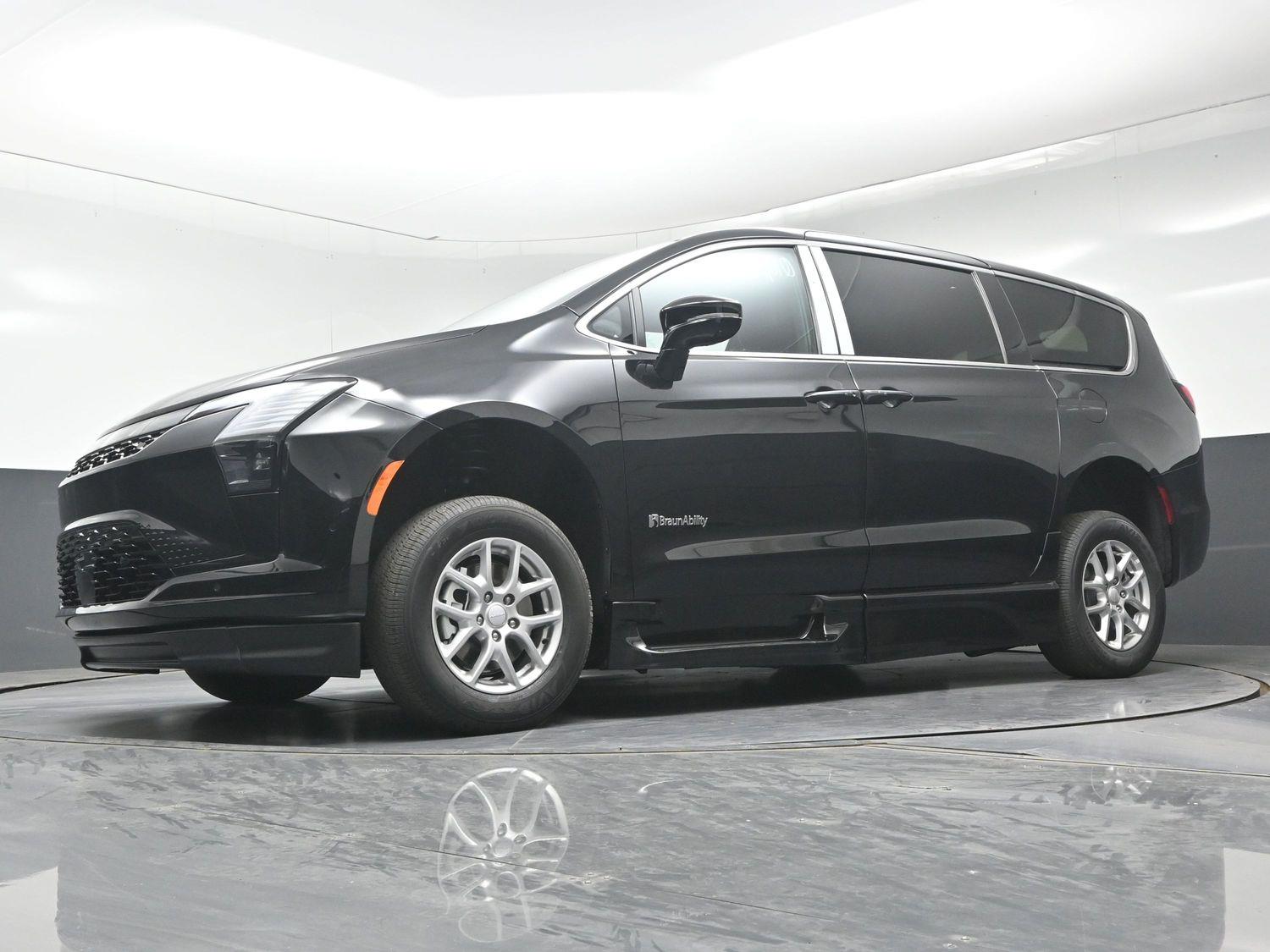New 2027 Chrysler Pacifica Select