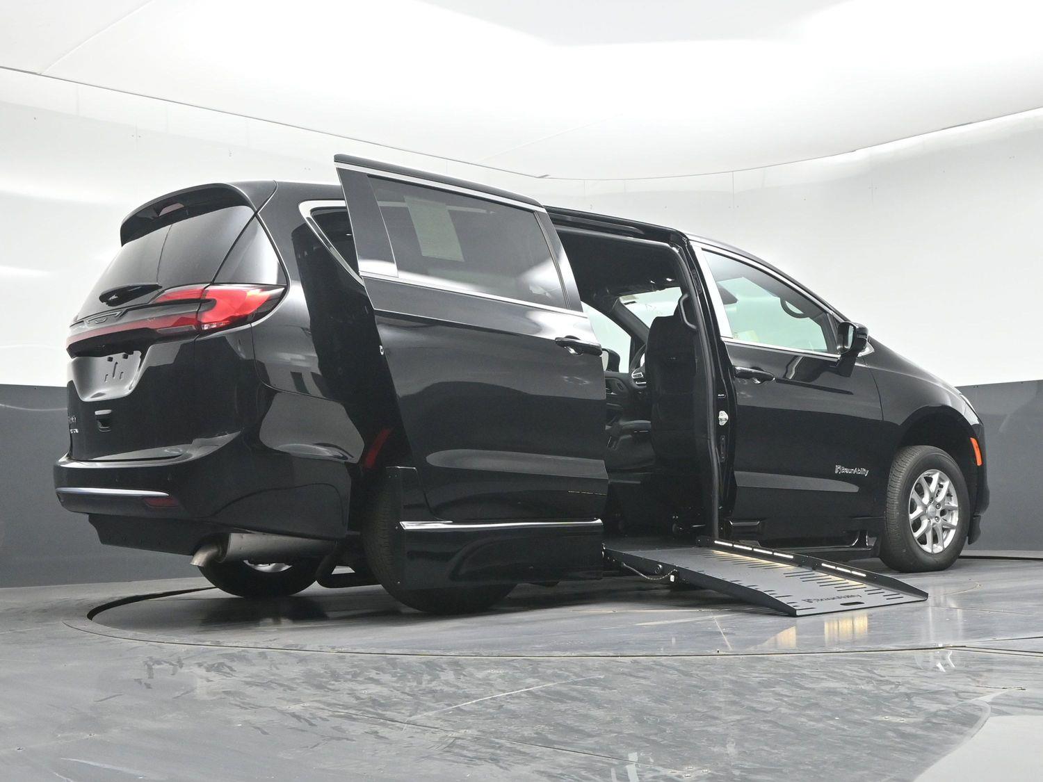 New 2027 Chrysler Pacifica Select
