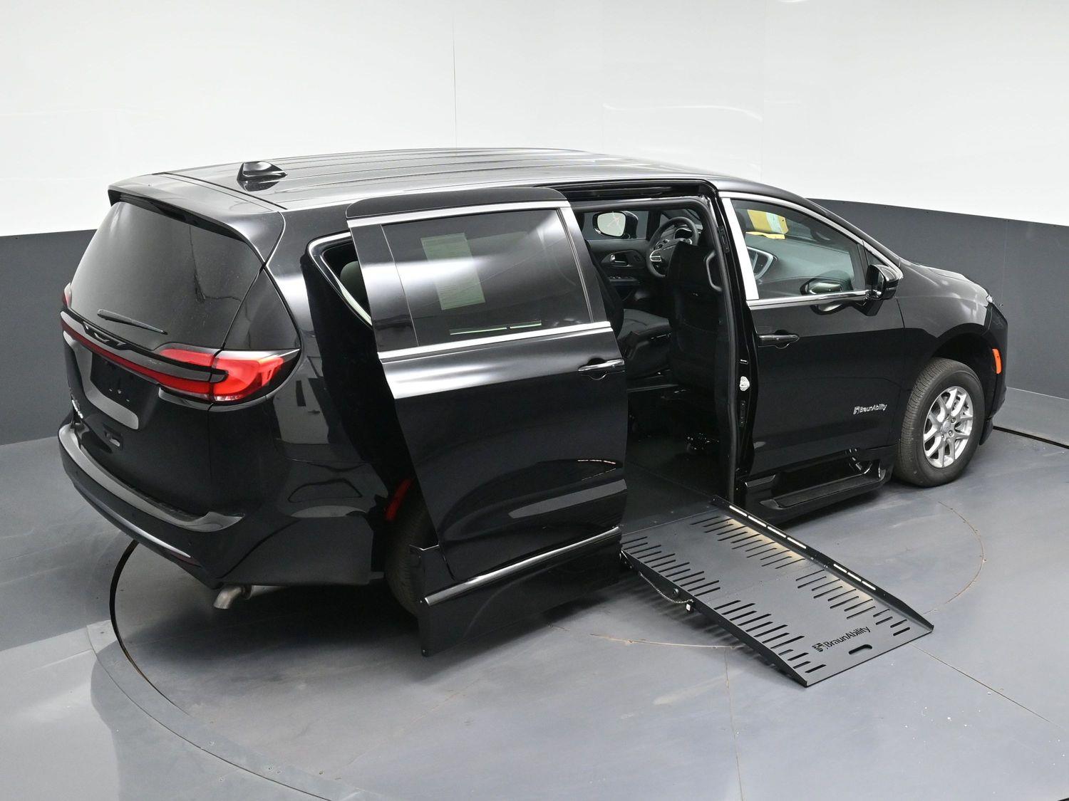 New 2027 Chrysler Pacifica Select