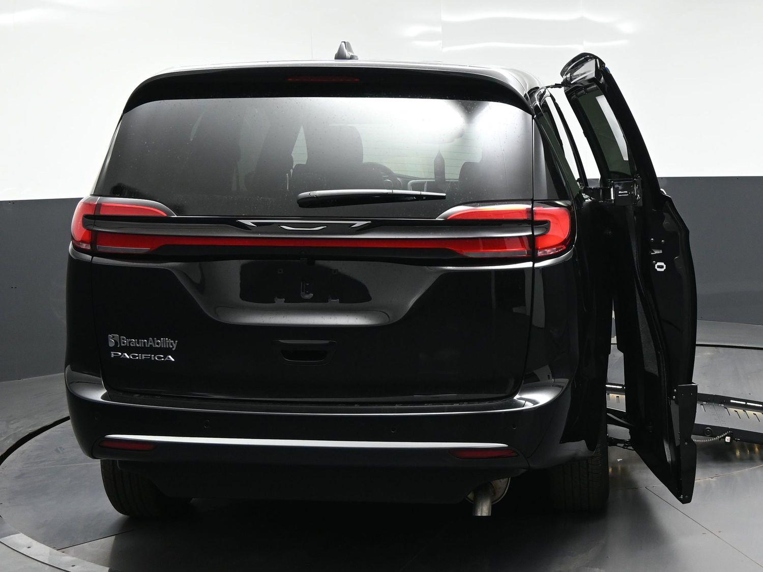 New 2027 Chrysler Pacifica Select