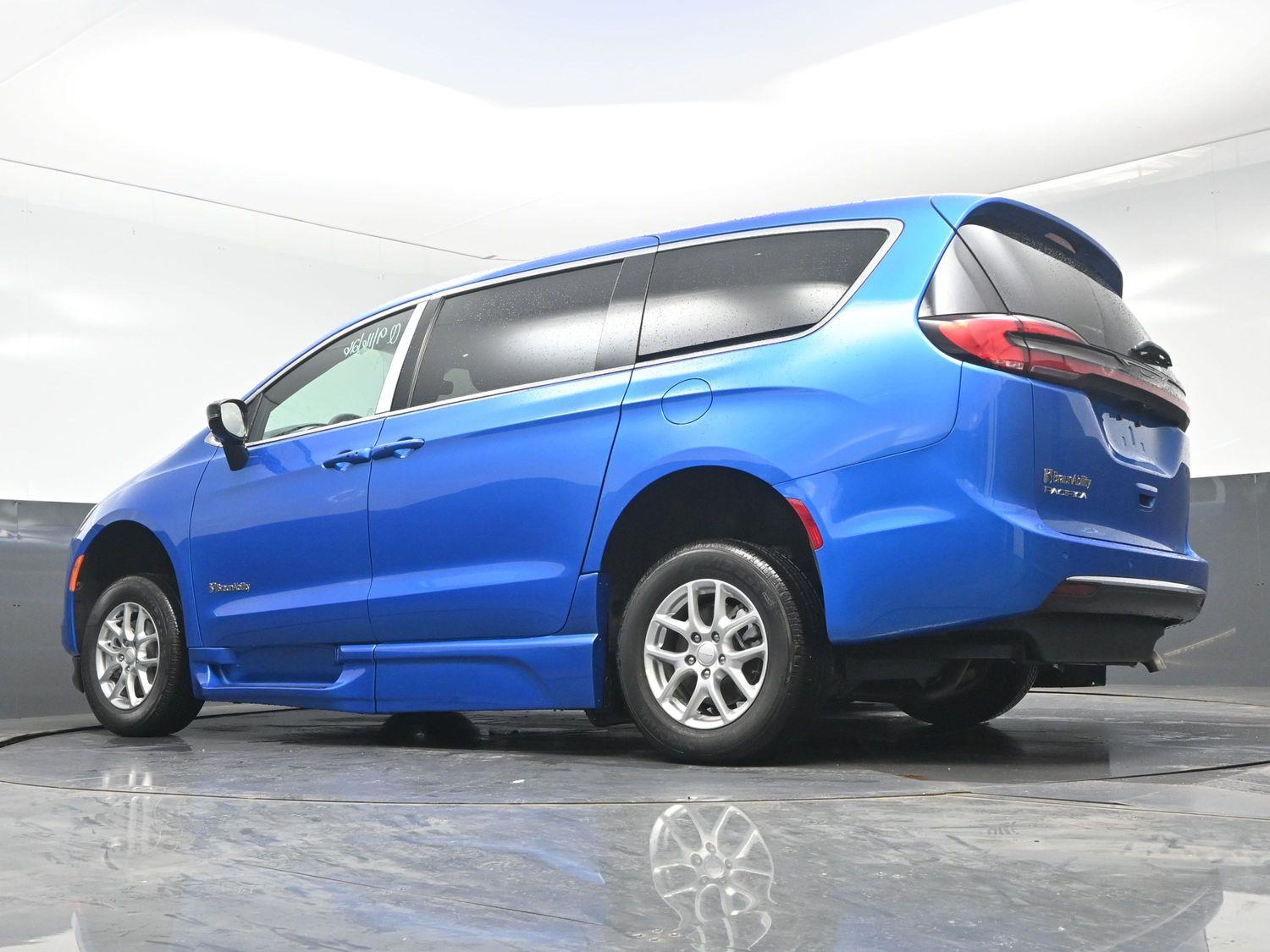 New 2027 Chrysler Pacifica Select
