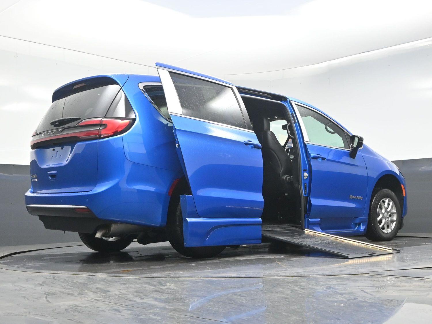 New 2027 Chrysler Pacifica Select