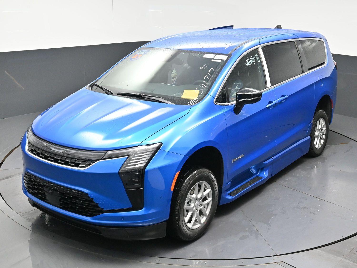 New 2027 Chrysler Pacifica Select
