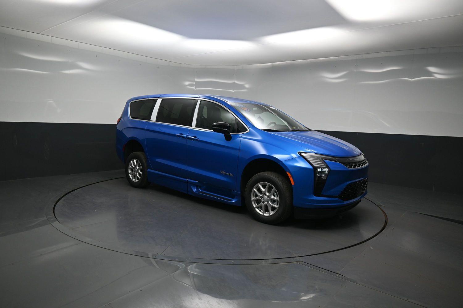 New 2027 Chrysler Pacifica Select