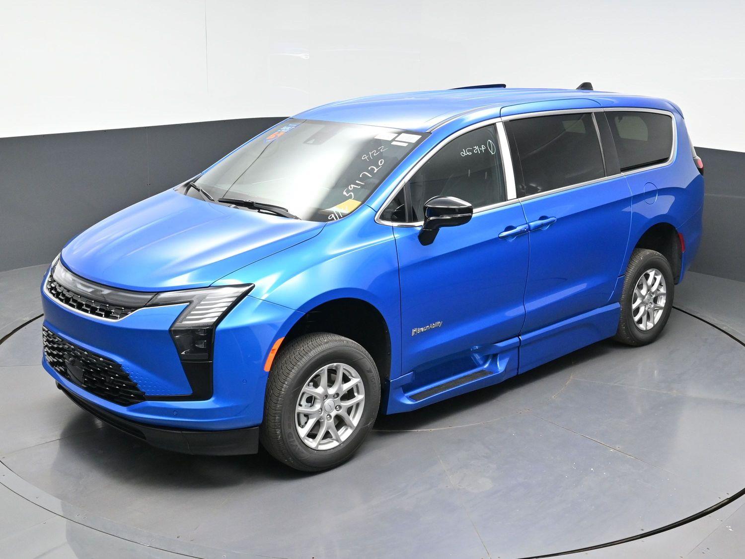 New 2027 Chrysler Pacifica Select