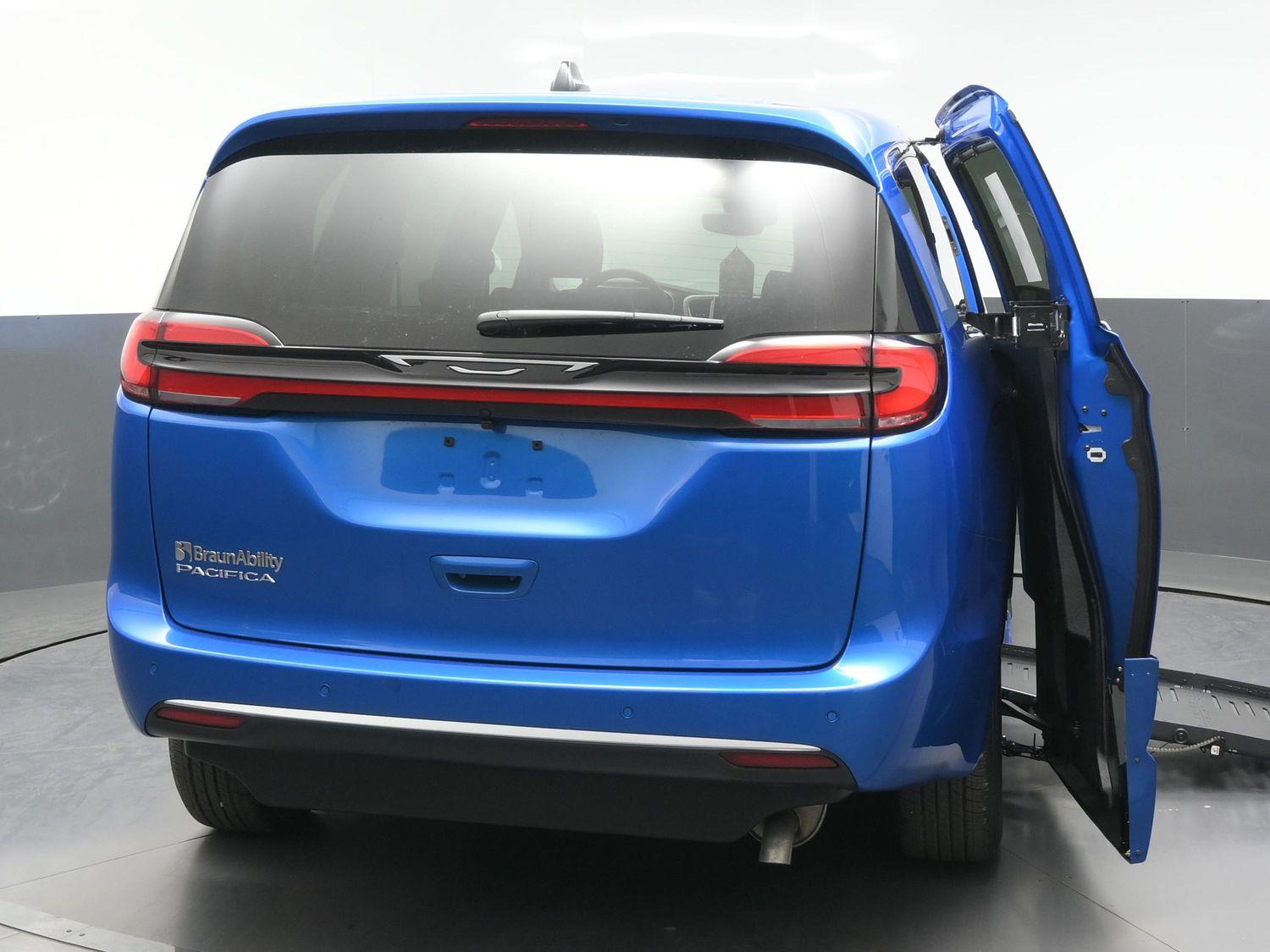 New 2027 Chrysler Pacifica Select