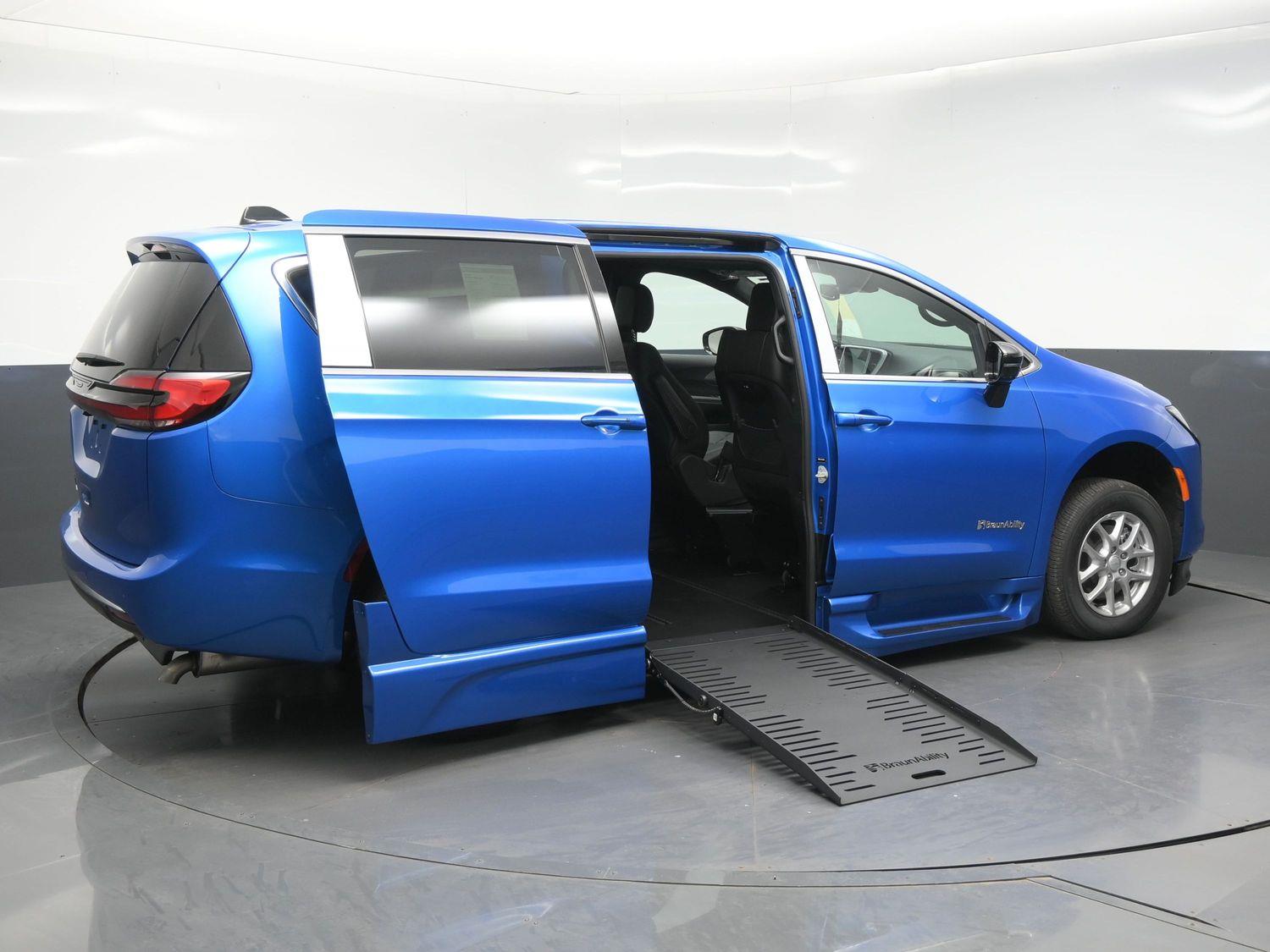 New 2027 Chrysler Pacifica Select
