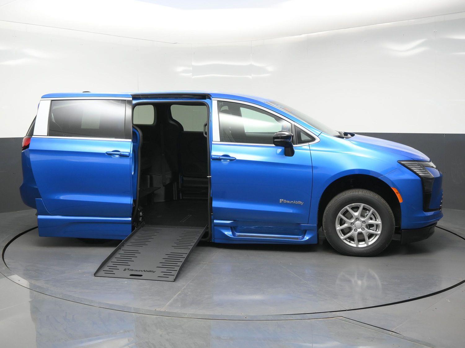 New 2027 Chrysler Pacifica Select