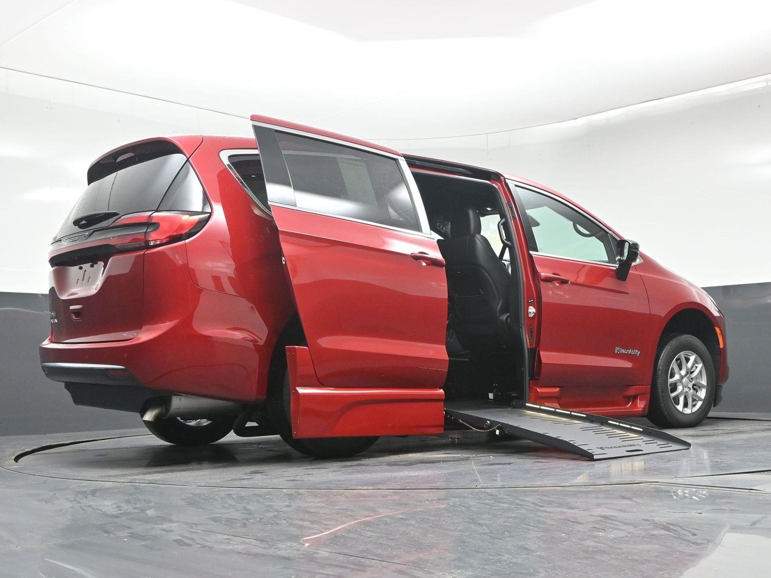 New 2027 Chrysler Pacifica Select