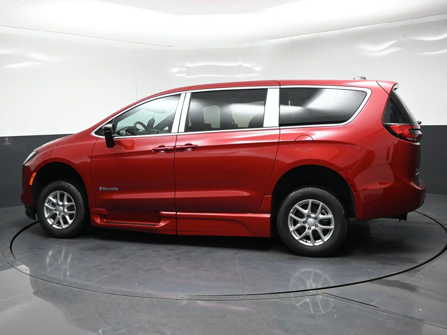 New 2027 Chrysler Pacifica Select