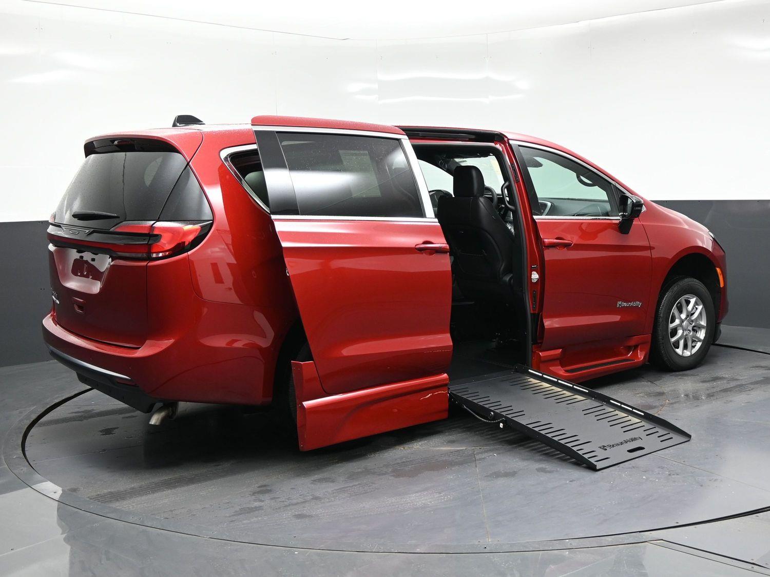 New 2027 Chrysler Pacifica Select