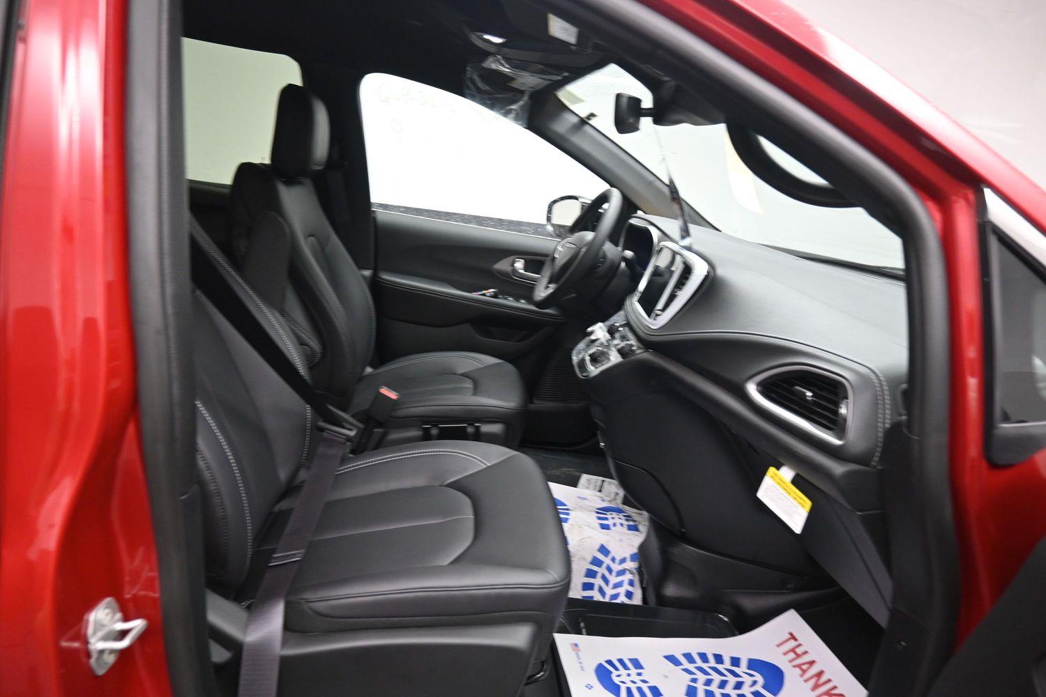 New 2027 Chrysler Pacifica Select
