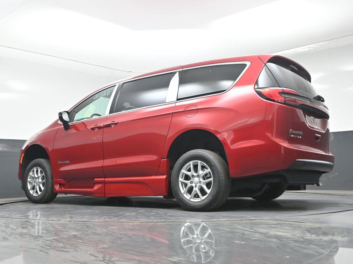 New 2027 Chrysler Pacifica Select