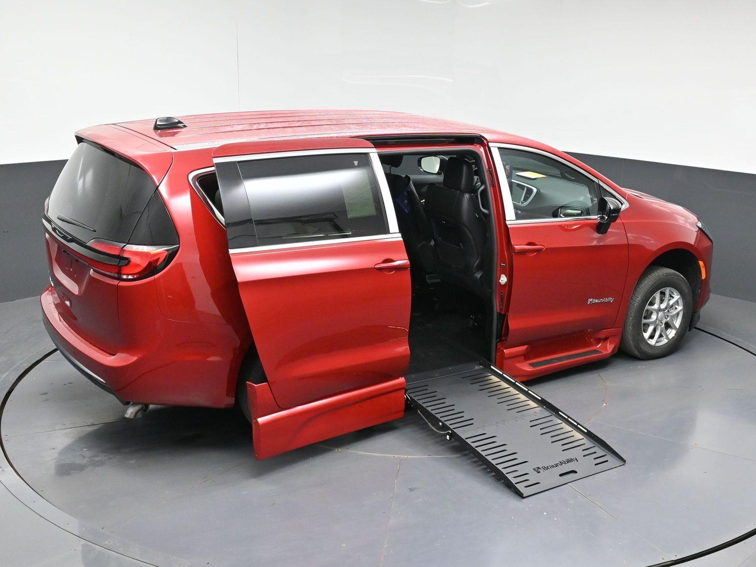 New 2027 Chrysler Pacifica Select