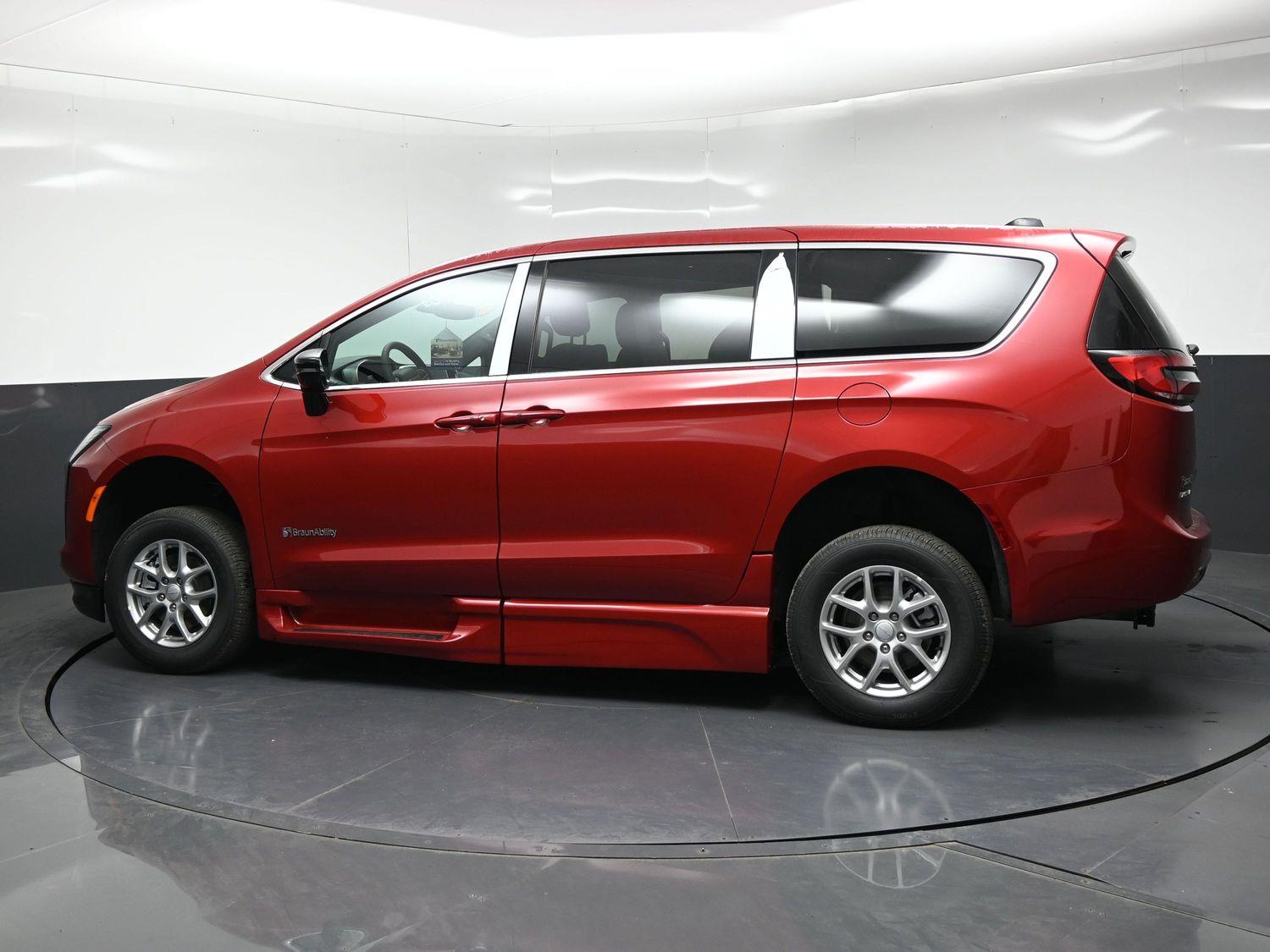 New 2027 Chrysler Pacifica Select