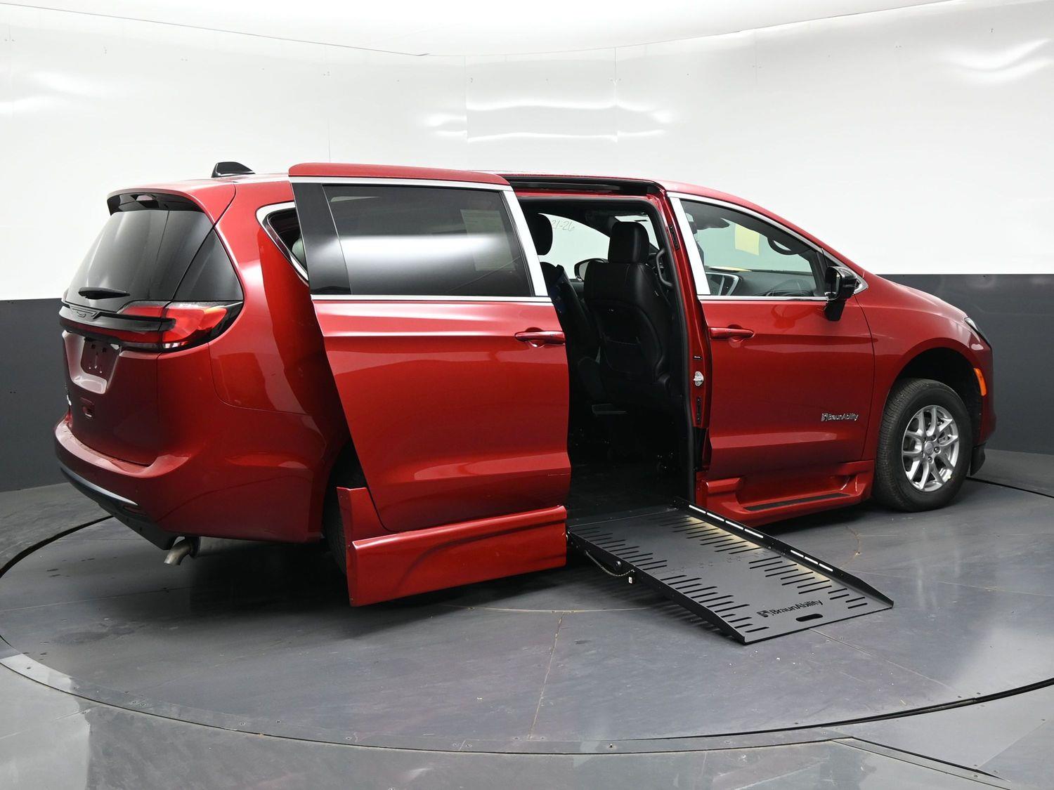 New 2027 Chrysler Pacifica Select