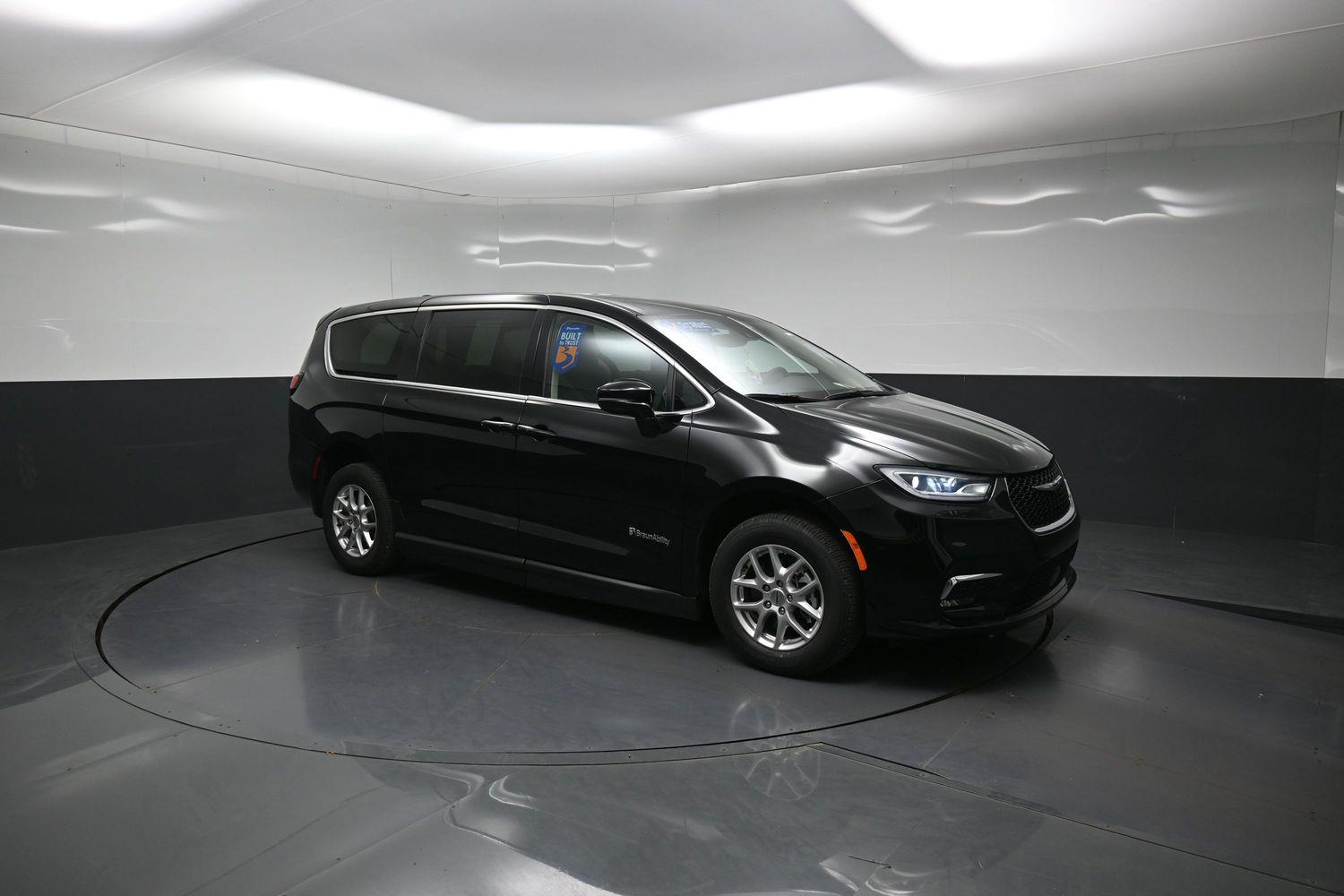 Certified Pre-Owned 2024 Chrysler Pacifica Touring L