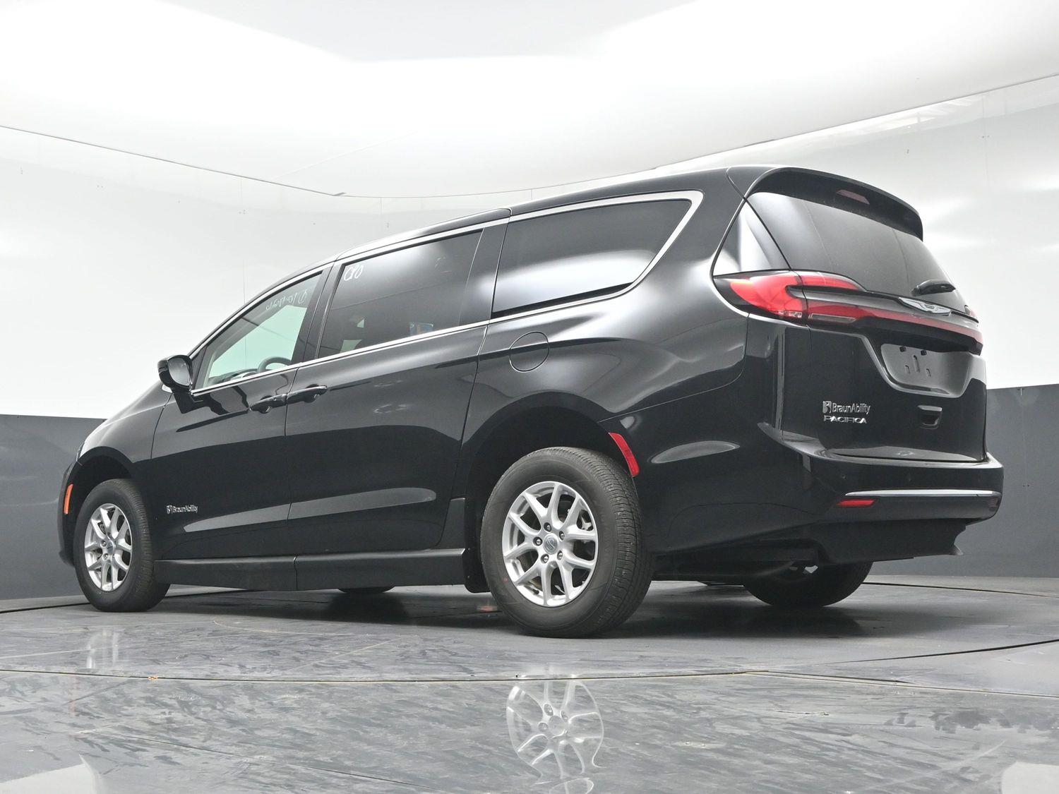 Certified Pre-Owned 2024 Chrysler Pacifica Touring L
