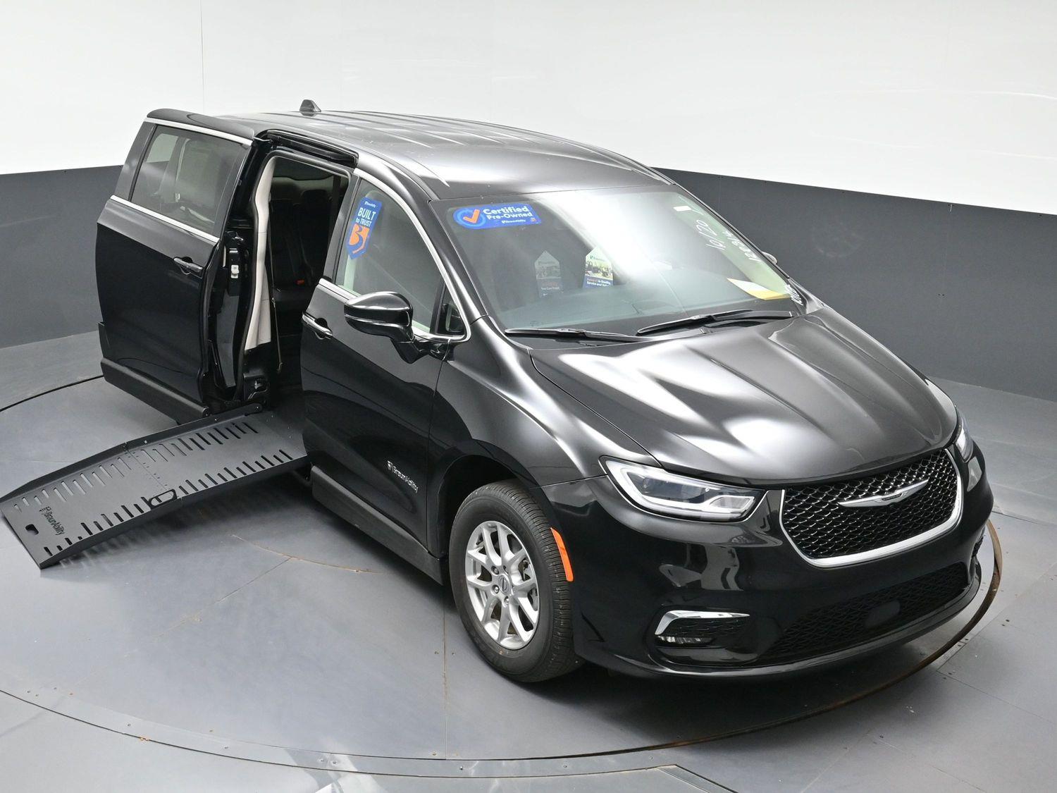 Certified Pre-Owned 2024 Chrysler Pacifica Touring L