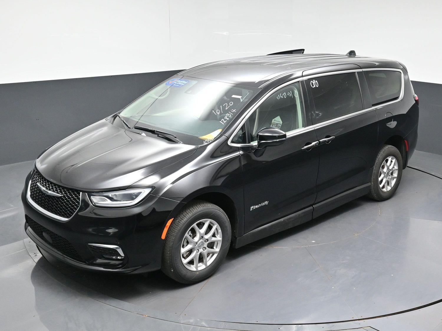 Certified Pre-Owned 2024 Chrysler Pacifica Touring L