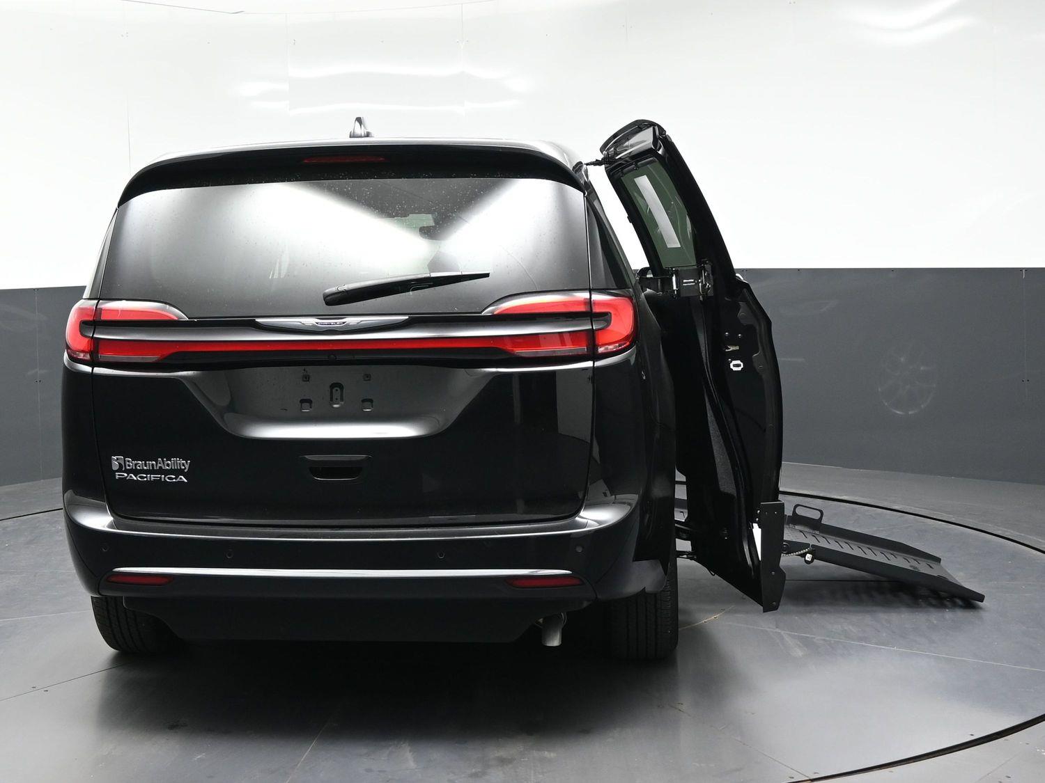 Certified Pre-Owned 2024 Chrysler Pacifica Touring L