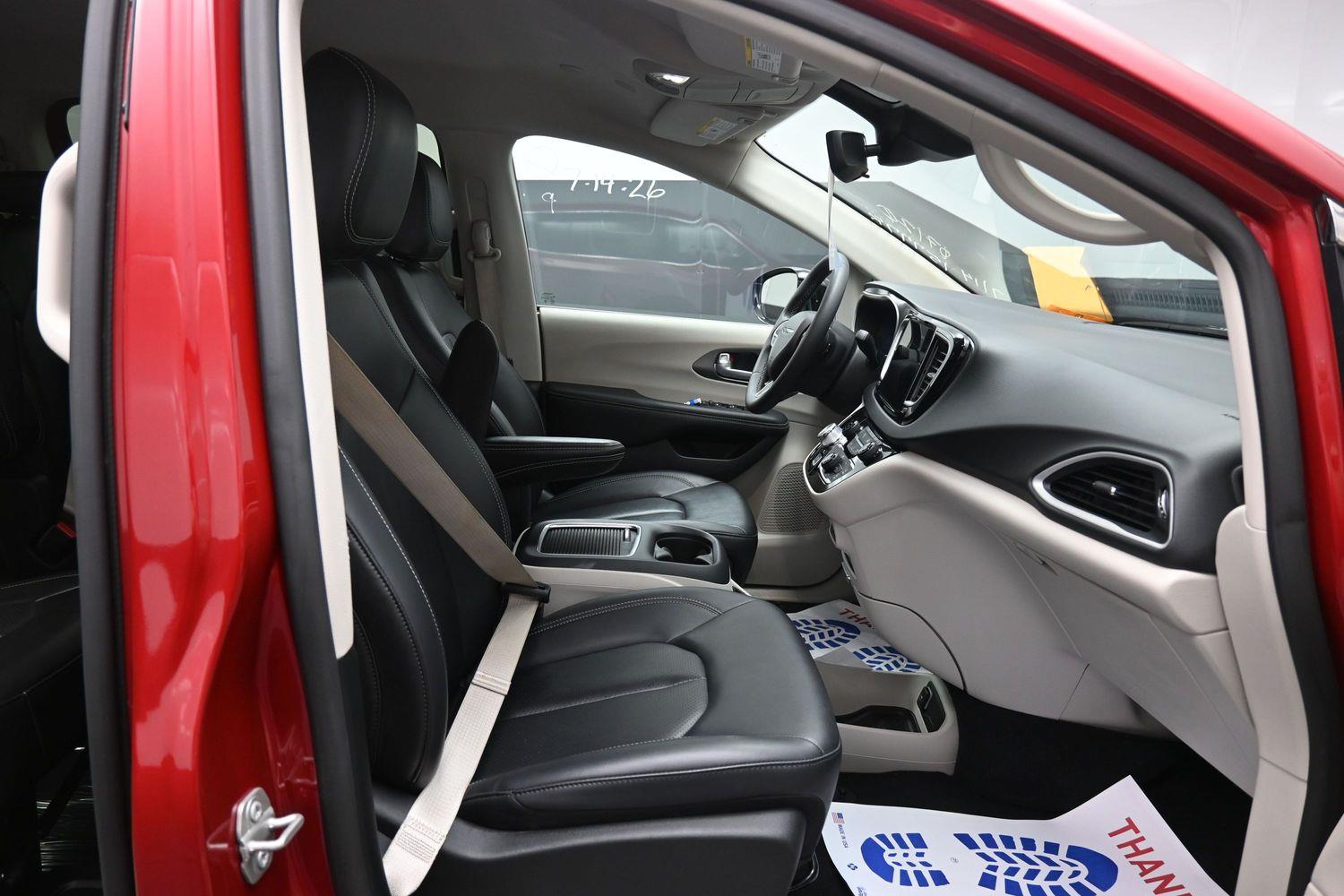 Pre-Owned 2024 Chrysler Pacifica Touring L